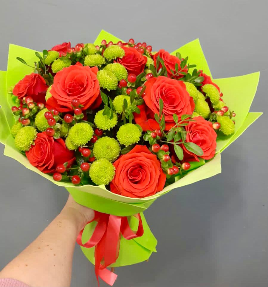 Букет цветов из: Хризантемы и Розы в Урушу