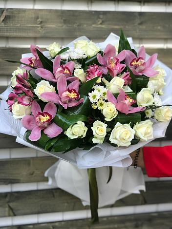 Букет цветов из: Розы и Хризантемы в Урушу