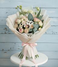 Букет цветов из:  Розы и Лизиантусы в Урушу