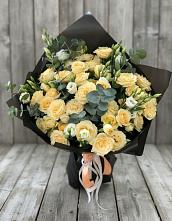 Букет цветов из:  Розы и Лизиантусы в Урушу