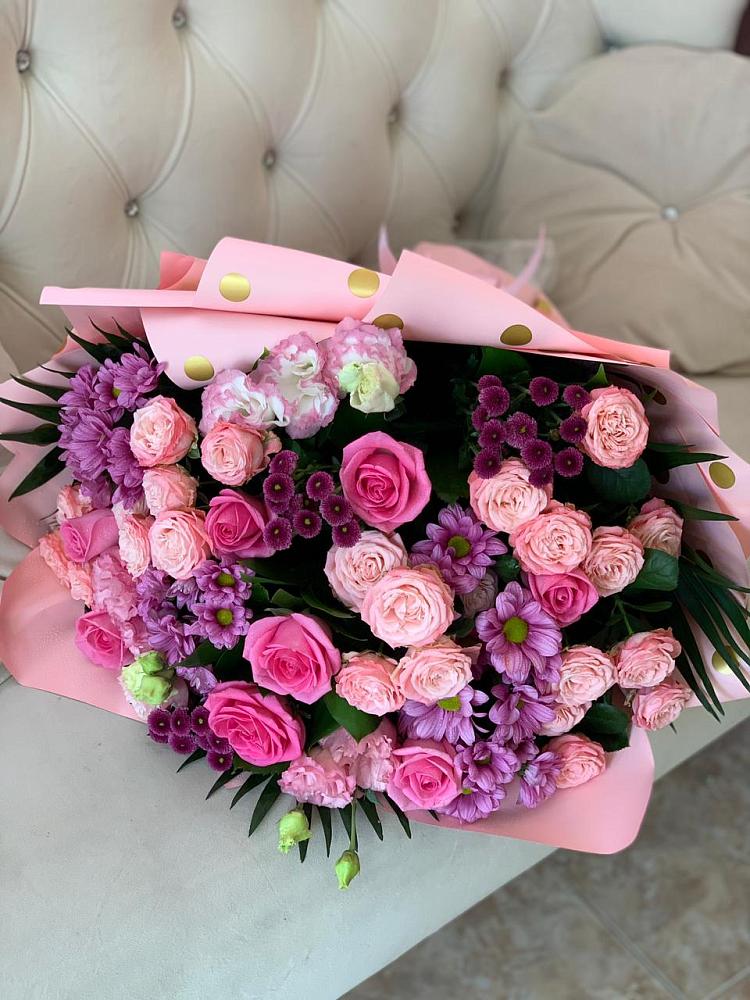 Букет цветов из: Хризантемы, Розы и Лизиантусы в Урушу