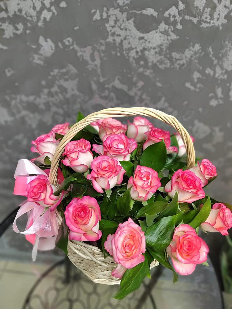 Цветочная композиция из Розы в корзине в Урушу