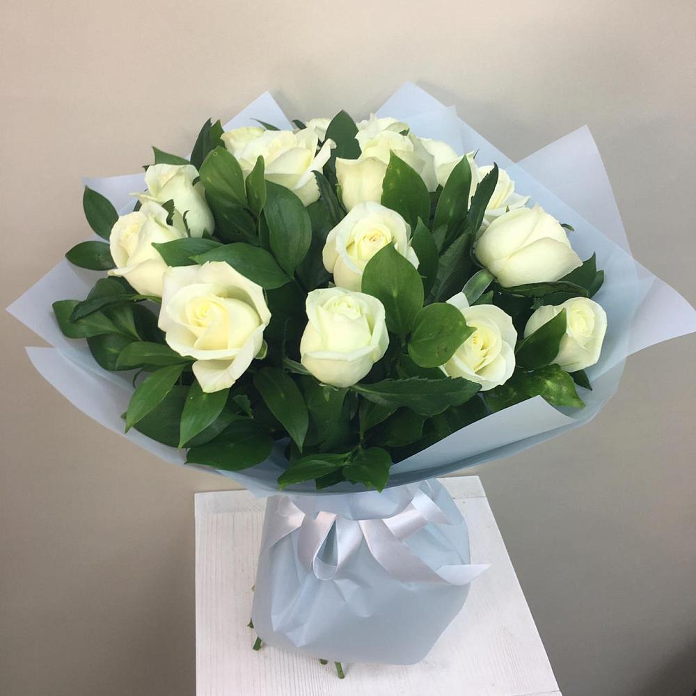 Букет 15 Белых роз Проуд в Урушу