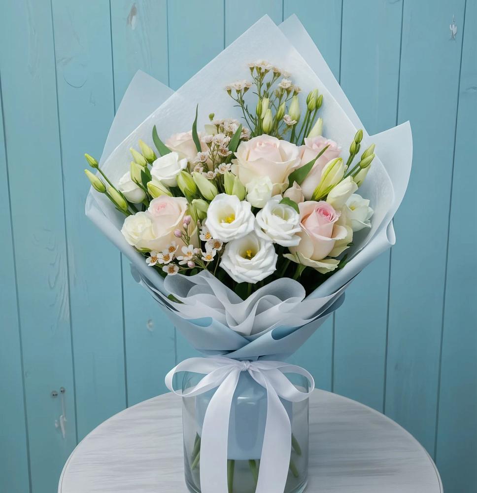 Букет цветов из: Розы и Лизиантусы в Урушу