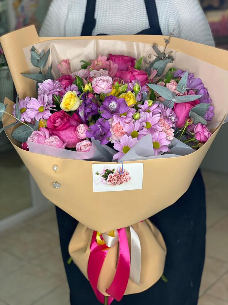 Букет цветов из: Хризантемы, Гвоздики и Альстромерии в Урушу