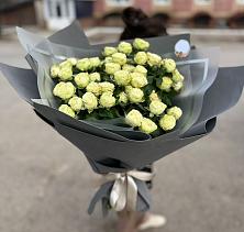 Букет Белые кустовые розы Солинеро в Урушу