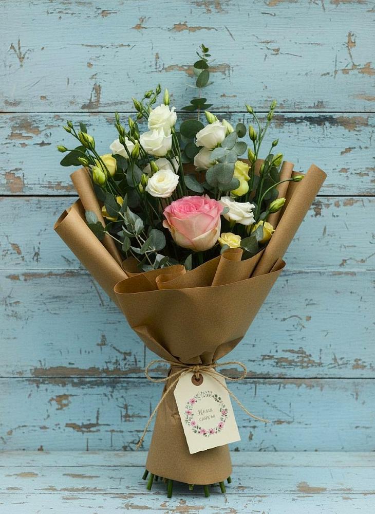 Букет цветов из: Розы и Лизиантусы в Урушу