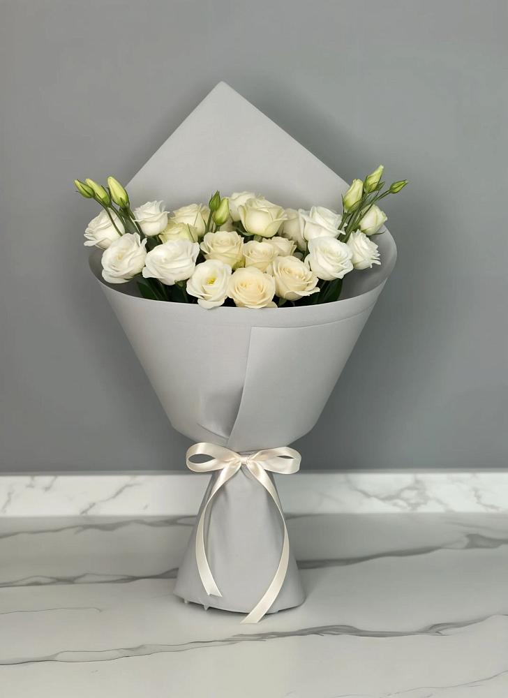 Букет цветов из: Розы и Лизиантусы в Урушу