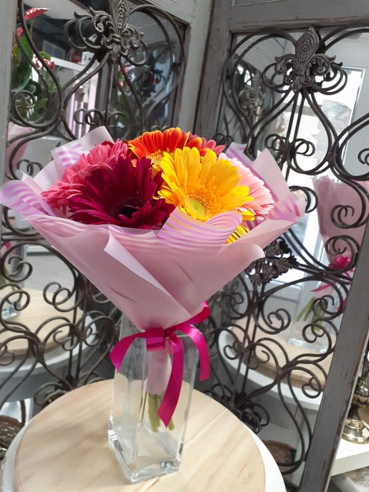 Букет цветов из: Герберы в Урушу