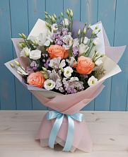 Букет цветов из:  Лизиантусы, Розы, Альстромерии и Гипсофила в Урушу