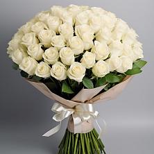 Букет 101 беля роза Белоснежка в Урушу
