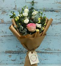 Букет цветов из:  Розы и Лизиантусы в Урушу