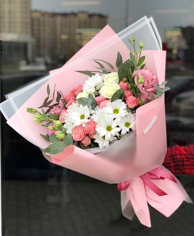 Букет цветов из: Розы, Лизиантусы и Хризантемы в Урушу