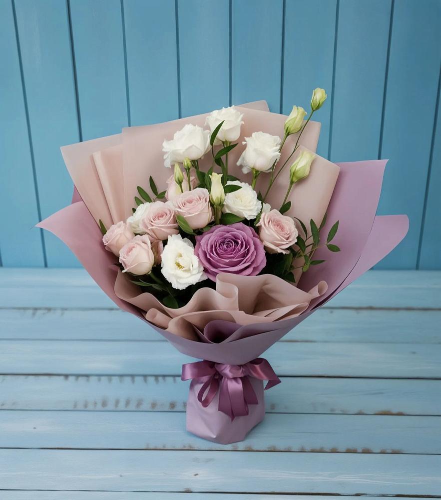 Букет цветов из: Розы и Лизиантусы в Урушу